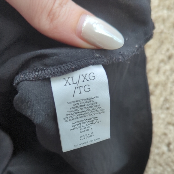 CAbi Black Sleeveless Women's Top - Picture 3 of 4